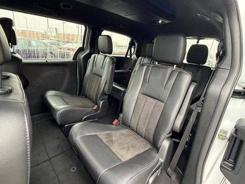 Used 2019 Dodge Grand Caravan SXT w/ Driver Convenience Group image 11
