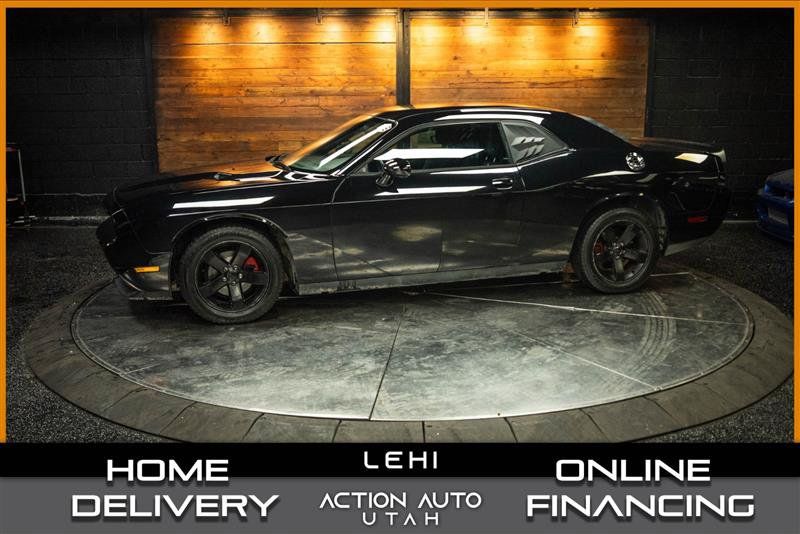 Used 2014 Dodge Challenger SXT RWD image 1