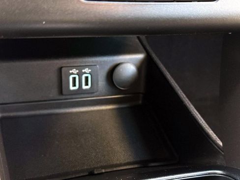 Used 2019 Ford Fusion SE image 18