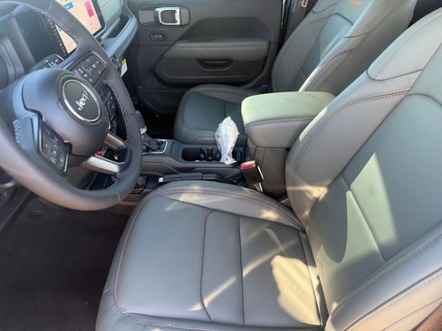 New 2026 Jeep Gladiator Mojave image 14