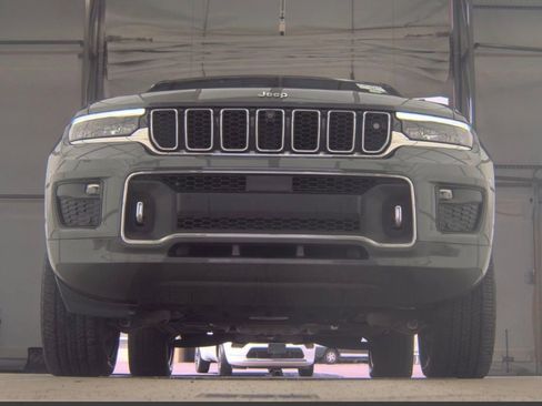 Used 2023 Jeep Grand Cherokee L Overland w/ Advanced Protech Group III image 4