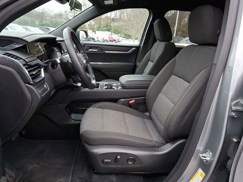 Used 2025 GMC Acadia Elevation image 19