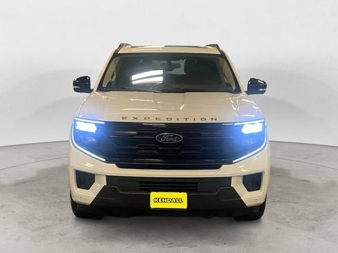Used 2025 Ford Expedition Active AWD/4WD image 2