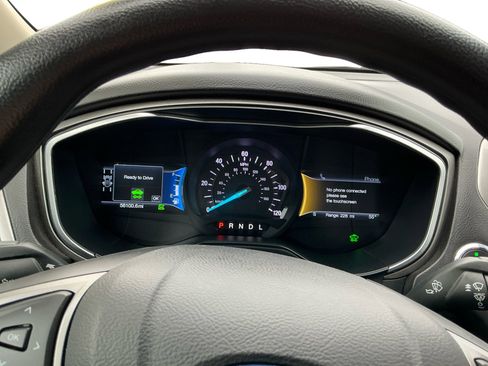 Used 2019 Ford Fusion SE image 12