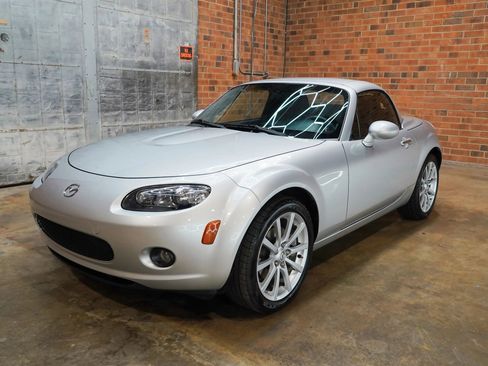 Used 2007 MAZDA MX-5 Miata Grand Touring w/ Premium Pkg RWD image 7