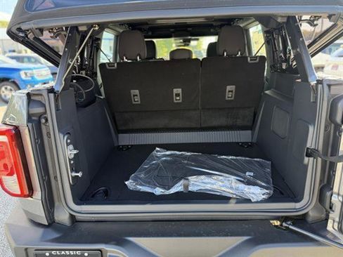 New 2025 Ford Bronco 4-Door image 4