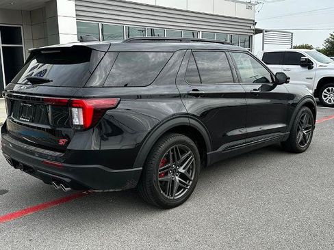 Certified 2025 Ford Explorer ST AWD/4WD image 9