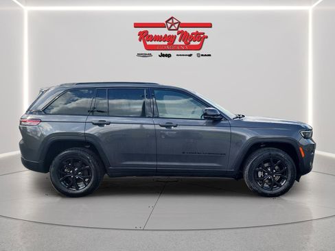 Used 2025 Jeep Grand Cherokee Altitude image 6