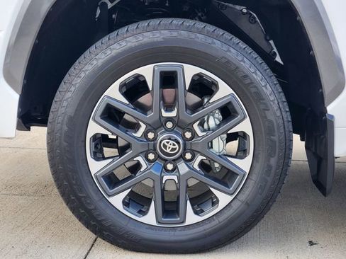 Used 2025 Toyota Tundra Limited image 8