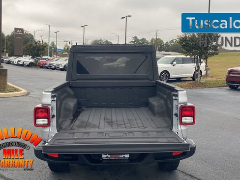 Used 2023 Jeep Gladiator Sport image 11