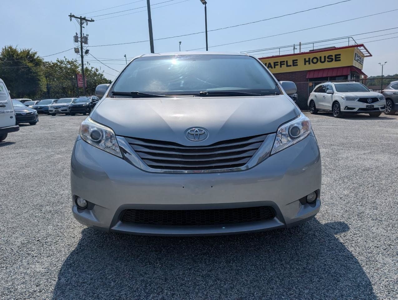 Used 2017 Toyota Sienna XLE w/ XLE Navigation Package FWD image 2
