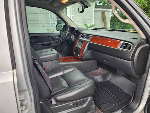Used 2013 Chevrolet Tahoe LTZ AWD/4WD image 19