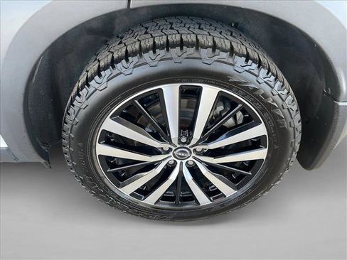 Used 2023 Nissan Pathfinder Platinum image 19