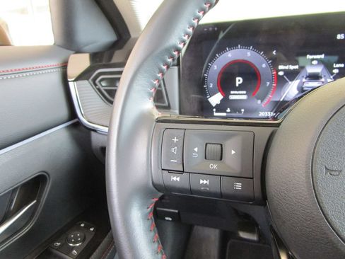 Used 2025 Nissan Kicks SR AWD/4WD image 30