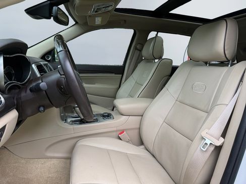 Used 2018 Jeep Grand Cherokee Overland image 19