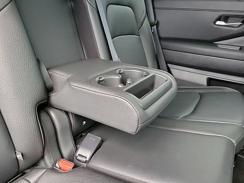 Used 2025 Nissan Pathfinder SL AWD/4WD image 16
