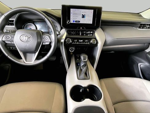 Used 2024 Toyota Venza LE AWD/4WD image 13