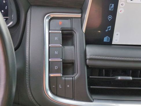 Used 2022 Chevrolet Suburban LT image 26