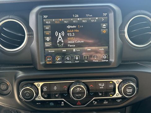 Used 2022 Jeep Wrangler Unlimited Sahara w/ Cold Weather Group image 29