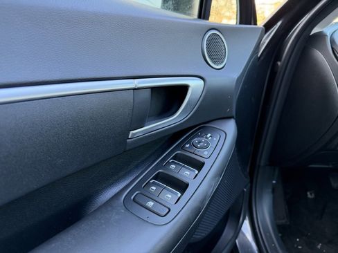 Used 2023 Hyundai Sonata SE w/ Cargo Package image 17