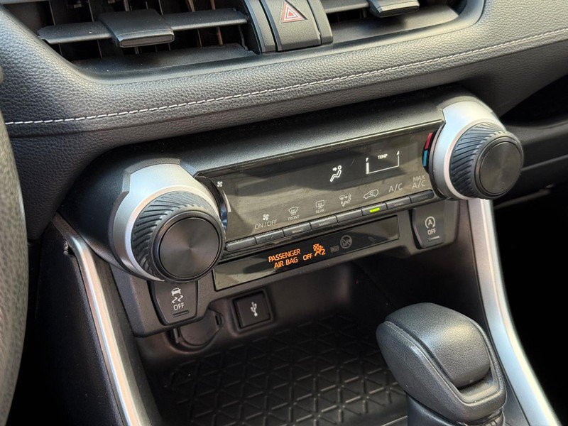 Used 2022 Toyota RAV4 LE AWD/4WD image 27