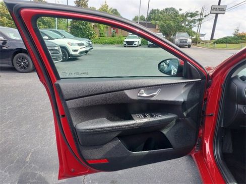 Used 2023 Kia Forte LXS image 31