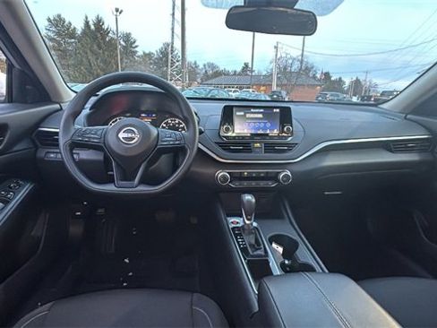 Used 2024 Nissan Altima 2.5 S image 9