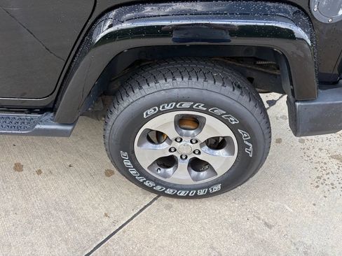 Used 2017 Jeep Wrangler Unlimited Sahara AWD/4WD image 49