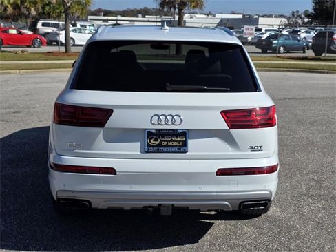 Used 2018 Audi Q7 3.0T Prestige image 3
