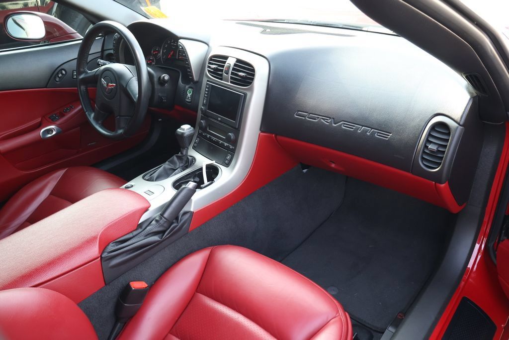 Used 2005 Chevrolet Corvette Coupe w/ Preferred Equipment Group RWD image 34