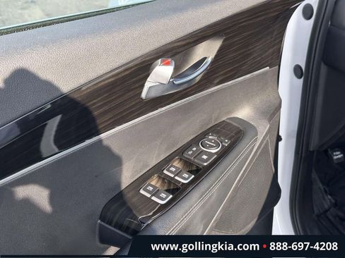 Used 2020 Kia Sorento LX image 16