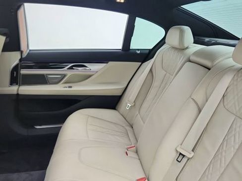 Used 2022 BMW 740i xDrive w/ M Sport Package image 30