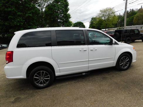 Used 2017 Dodge Grand Caravan SXT FWD image 15