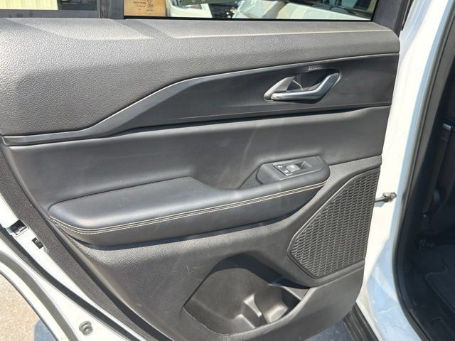 Used 2025 Jeep Grand Cherokee Altitude AWD/4WD image 15