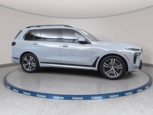 Used 2024 BMW X7 xDrive40i w/ M Sport Package AWD/4WD image 3