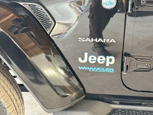 Used 2022 Jeep Wrangler Unlimited Sahara w/ Cold Weather Group image 35