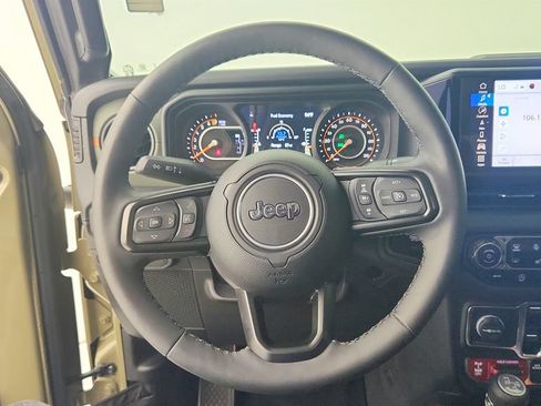 Used 2025 Jeep Gladiator Mojave AWD/4WD image 18