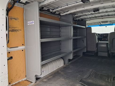 Used 2015 Nissan NV 2500 SV image 10