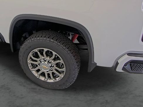 New 2026 Chevrolet Silverado 2500 LT w/ Z71 Chrome Sport Edition AWD/4WD image 9