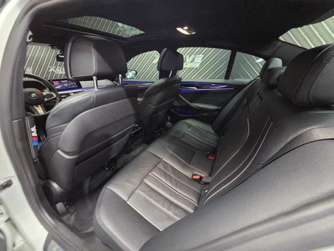 Used 2019 BMW M550i xDrive image 32