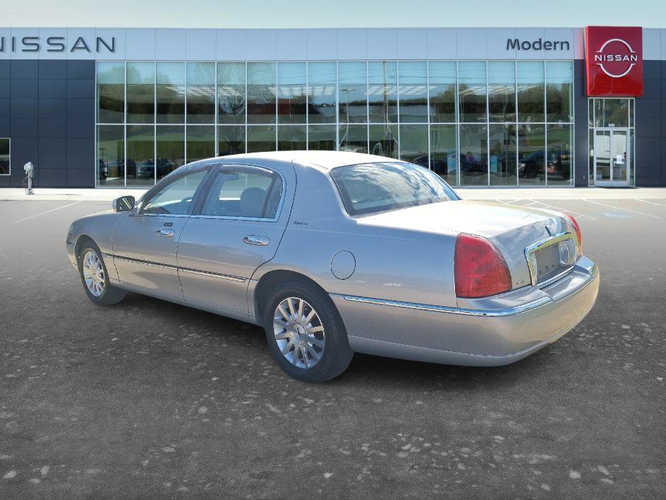 Used 2007 Lincoln Town Car Signature RWD image 6