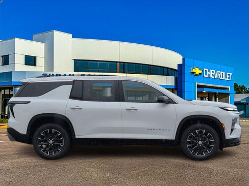 New 2026 Chevrolet Traverse LT w/ Sun and Wheel Package FWD image 7