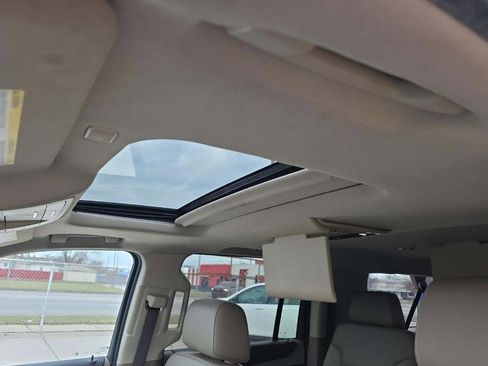 Used 2019 Chevrolet Suburban LT image 14