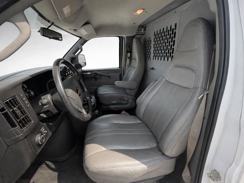 Used 2021 GMC Savana 2500 w/ Communications Package image 9