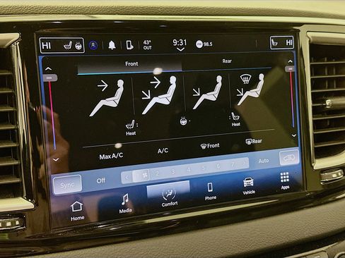 Used 2024 Chrysler Pacifica Touring-L image 23