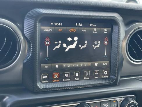 Used 2022 Jeep Gladiator Sport image 12