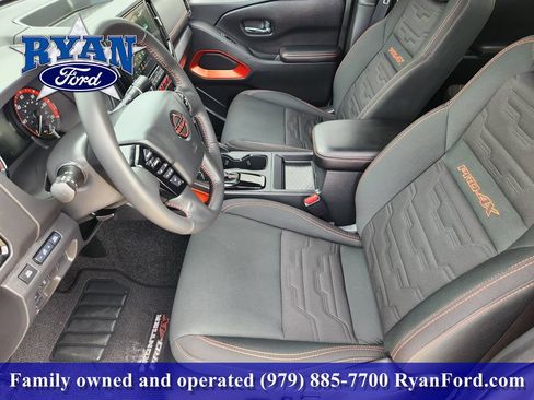 Used 2025 Nissan Frontier PRO-4X AWD/4WD image 9