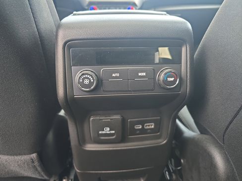 Used 2023 GMC Acadia SLE w/ Driver Convenience Package image 17