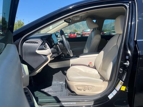 Used 2022 Toyota Camry XLE w/ Carpet Mat Package (TMS) AWD/4WD image 12