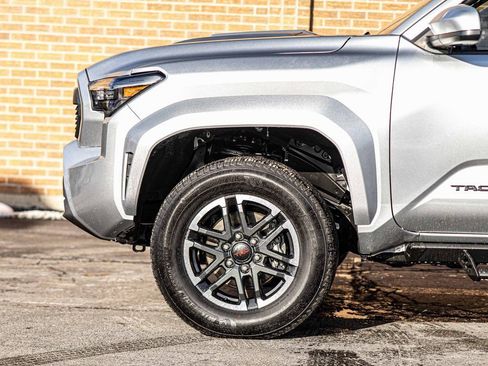 Used 2025 Toyota Tacoma TRD Sport image 7